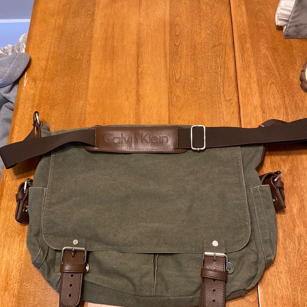 Calvin Klein Messenger Bag